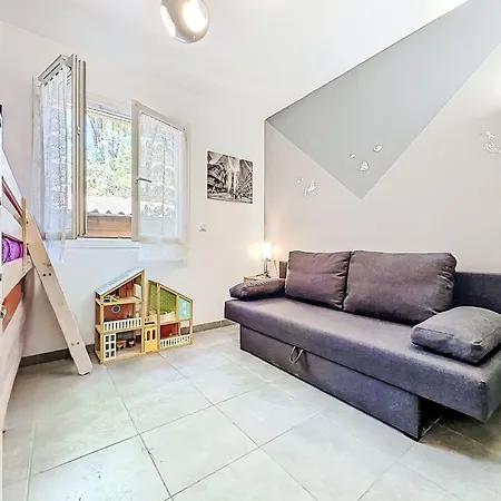 Des Amoureux By Interhome