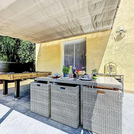 Des Amoureux By Interhome